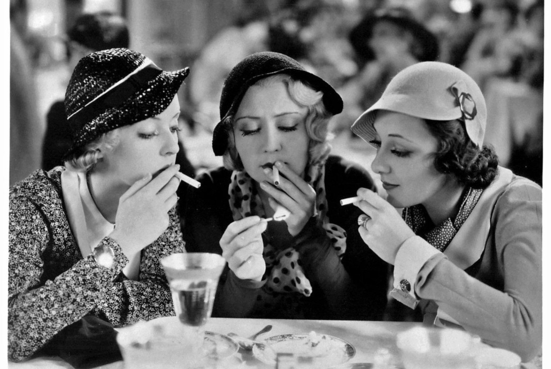 Подруга попила. Bette Davis(1932. Три подруги выпивают.