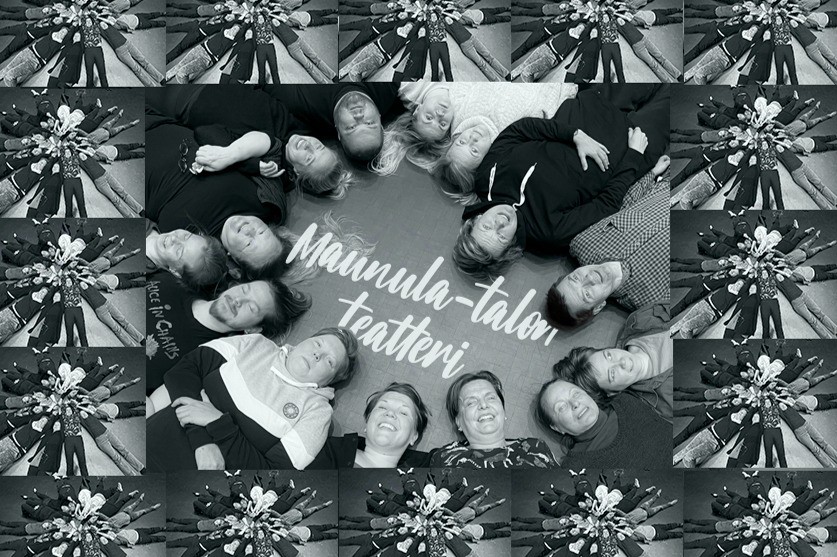 Maunula-talon teatterin näyttelijät makaamassa lattialla ringissä ja teksti, jossa lukee "Maunula-talon teatteri" heidän keskellään.
